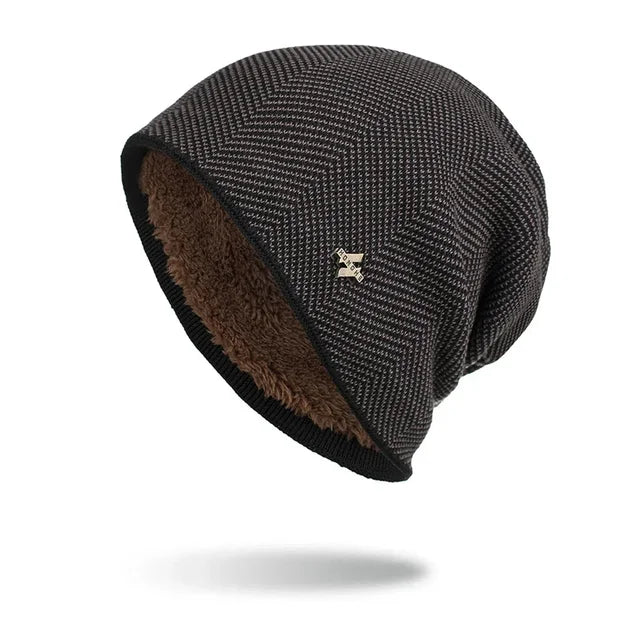Ribbet hue med diskret emblem - Viorica
