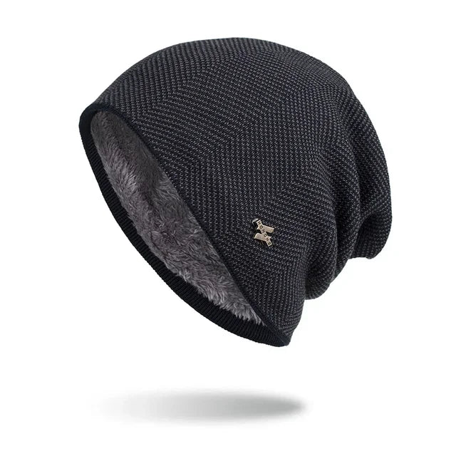 Ribbet hue med diskret emblem - Viorica