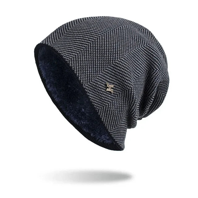 Ribbet hue med diskret emblem - Viorica