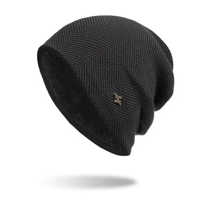 Ribbet hue med diskret emblem - Viorica