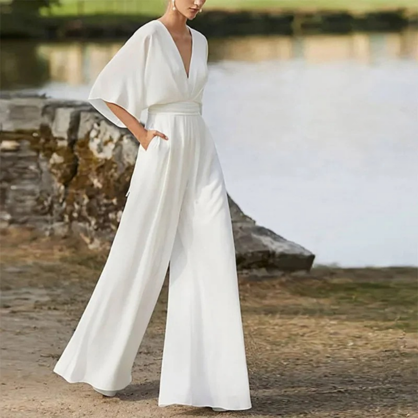 Genevieve - Elegant rødbrun jumpsuit med V-hals og løse bukser