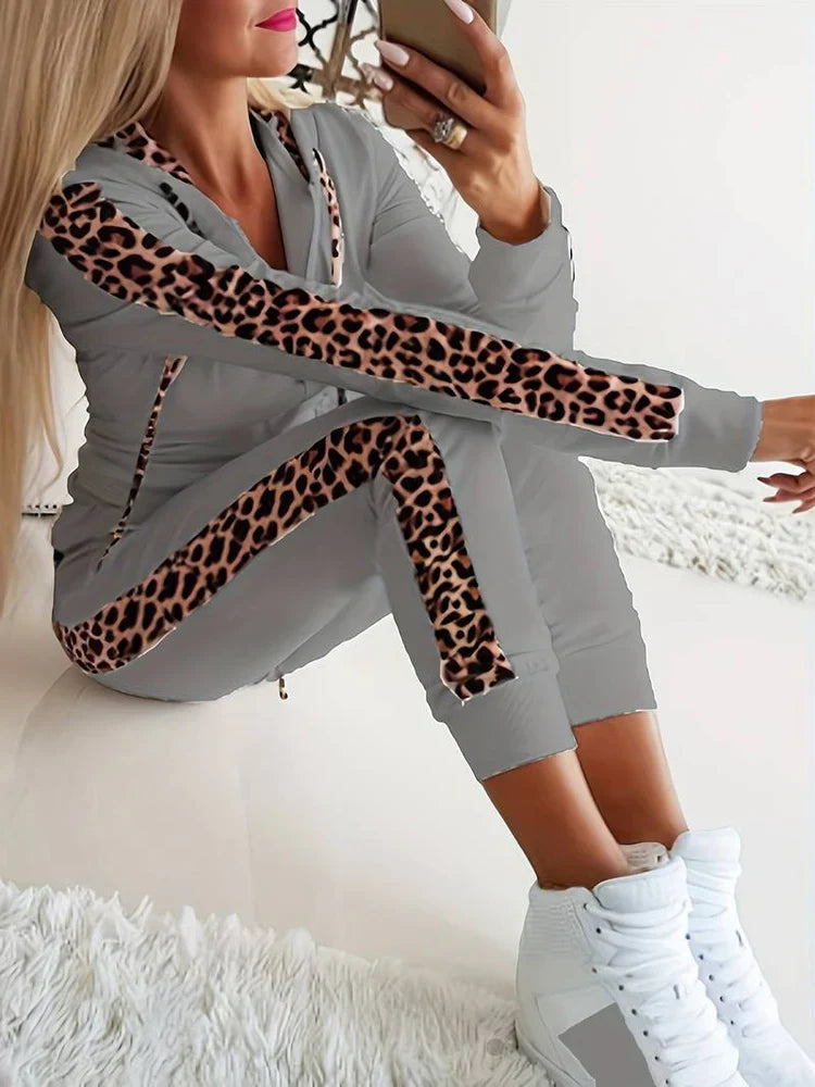 Trendy træningsdragt med leopardprint til kvinder - Penrose