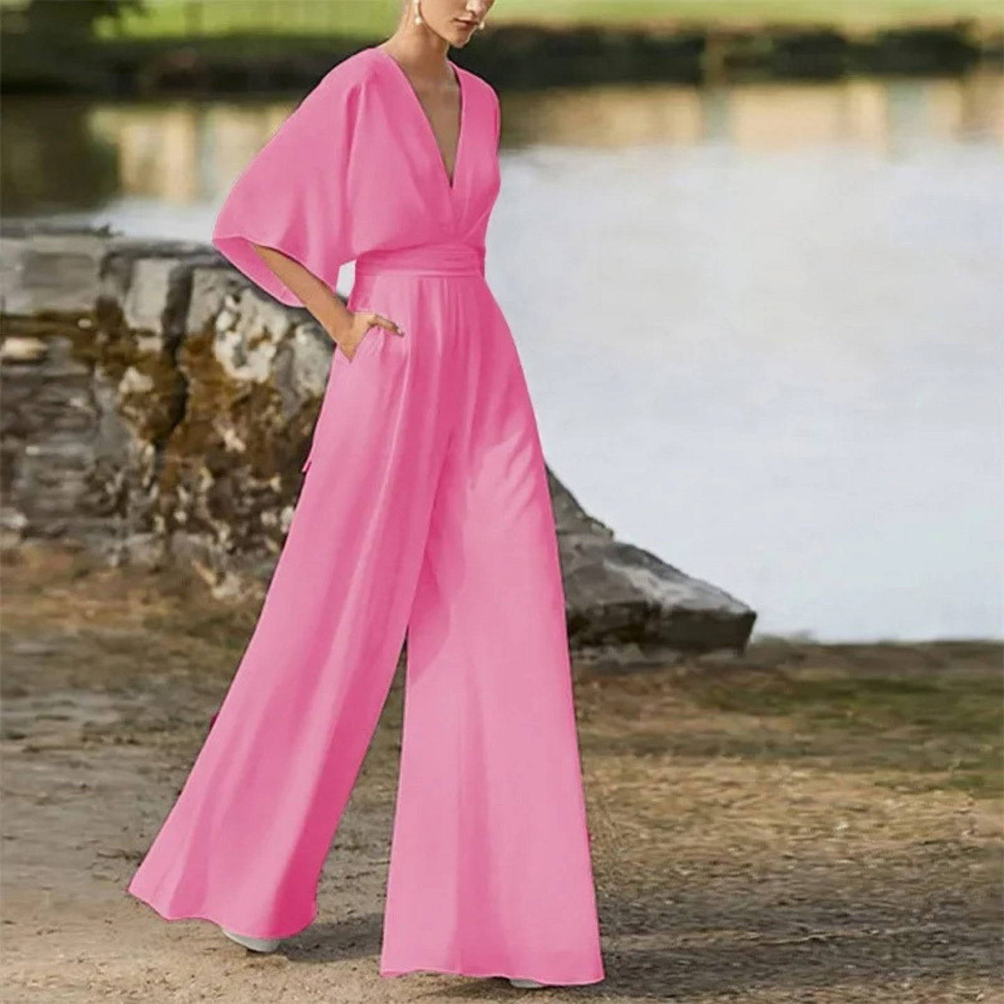 Genevieve - Elegant rødbrun jumpsuit med V-hals og løse bukser