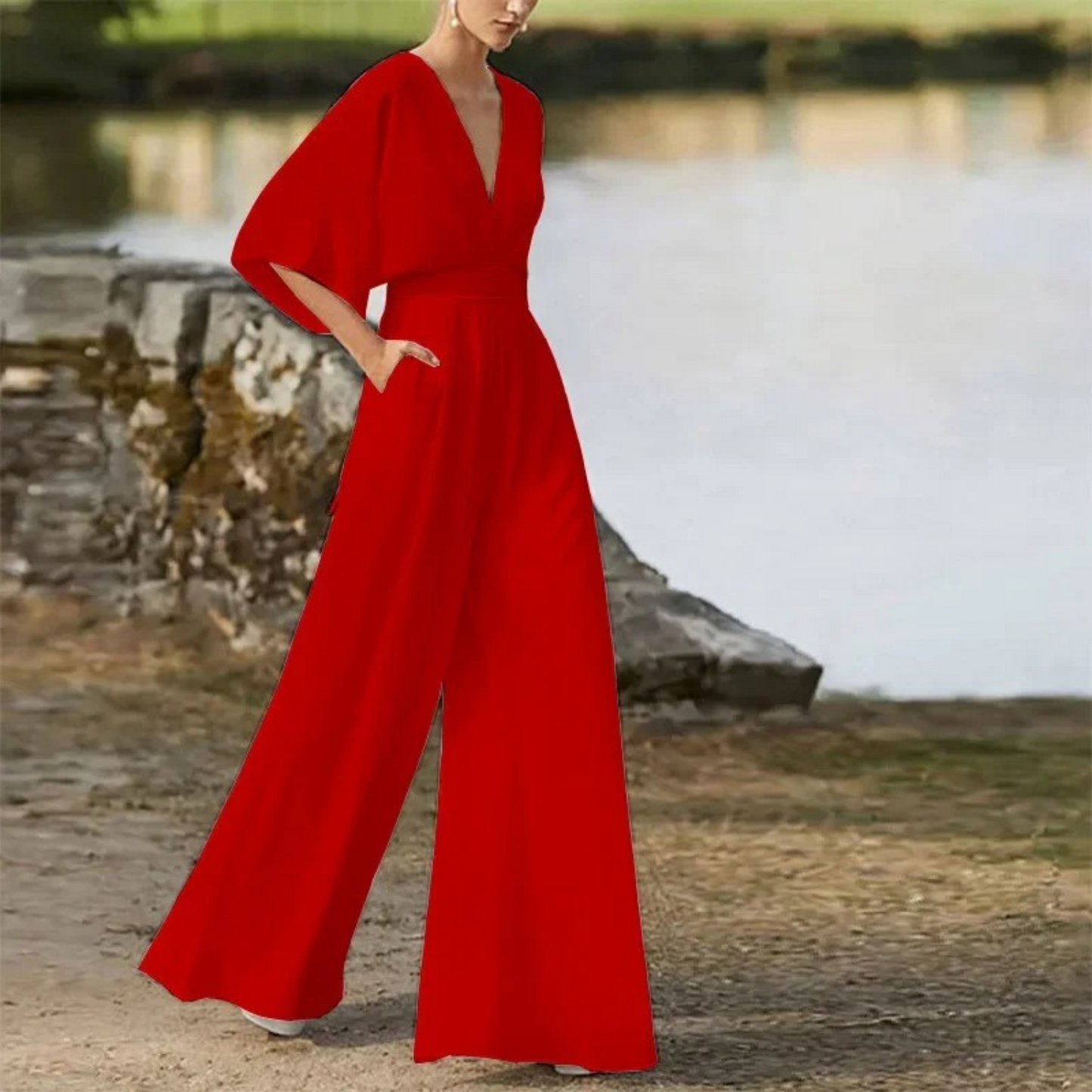 Genevieve - Elegant rødbrun jumpsuit med V-hals og løse bukser