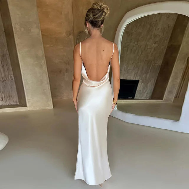 Rygløs Bodycon Satin Maxikjole til kvinder med snørebånd - Sylvie