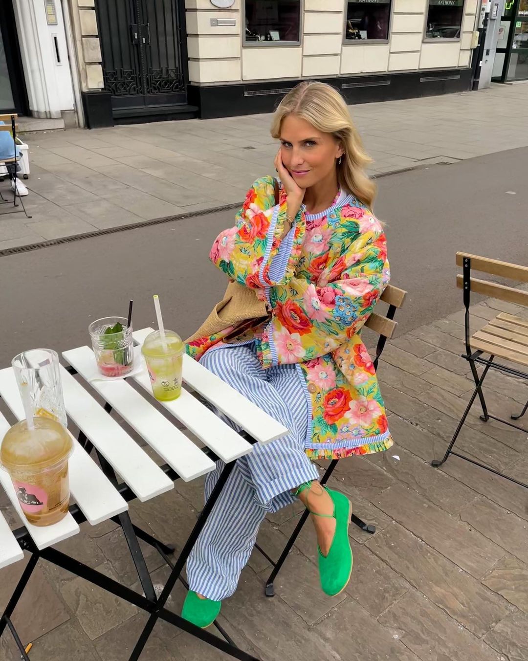Langærmet parkajakke med blomsterprint til kvinder - Miranda