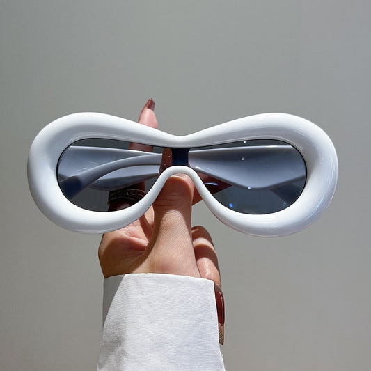 Futuristiske ovale solbriller med et slankt design - Herta
