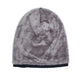 Ribbet hue med diskret emblem - Viorica