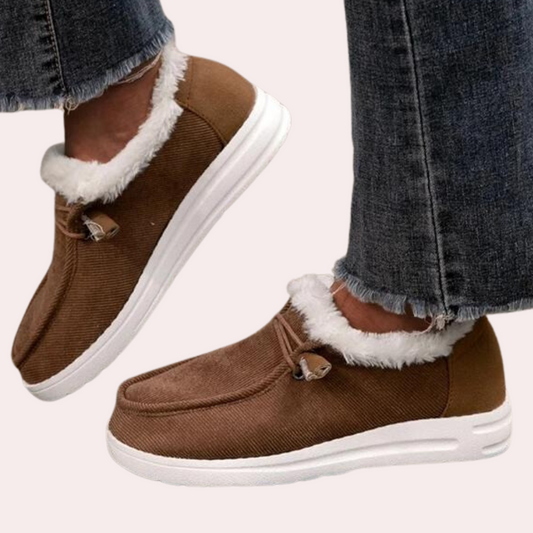 Flade plyssede slip-on-sko med snørebånd - Tova