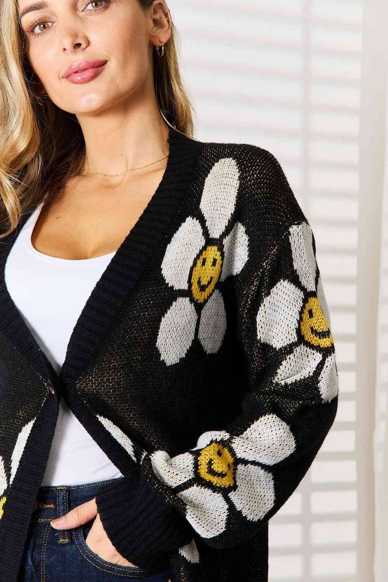 Cardigan med blomster og knapper - Hila