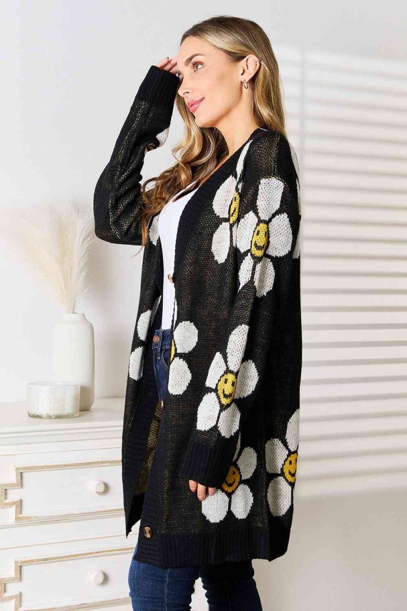 Cardigan med blomster og knapper - Hila