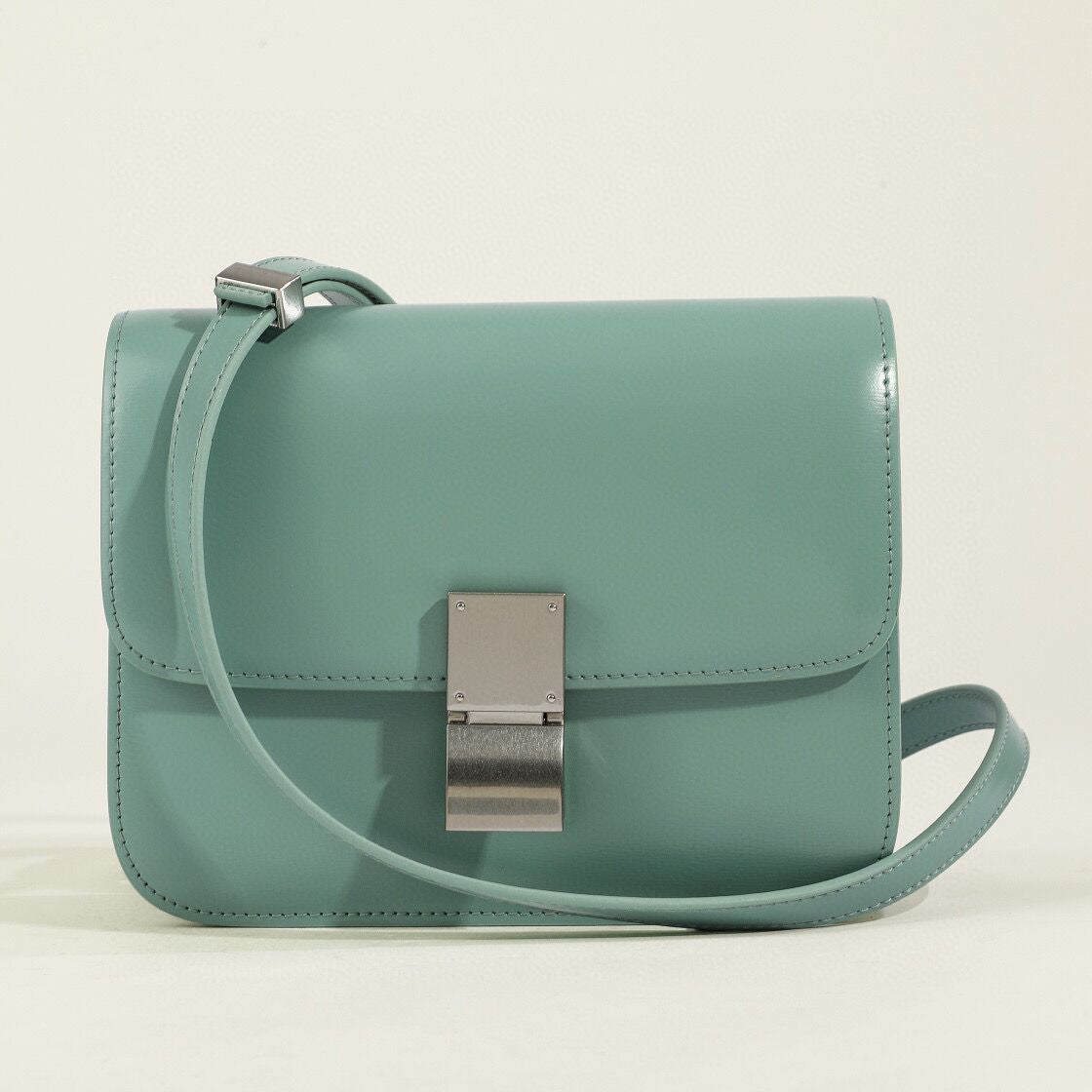 Emma - Klassisk skuldertaske med flap