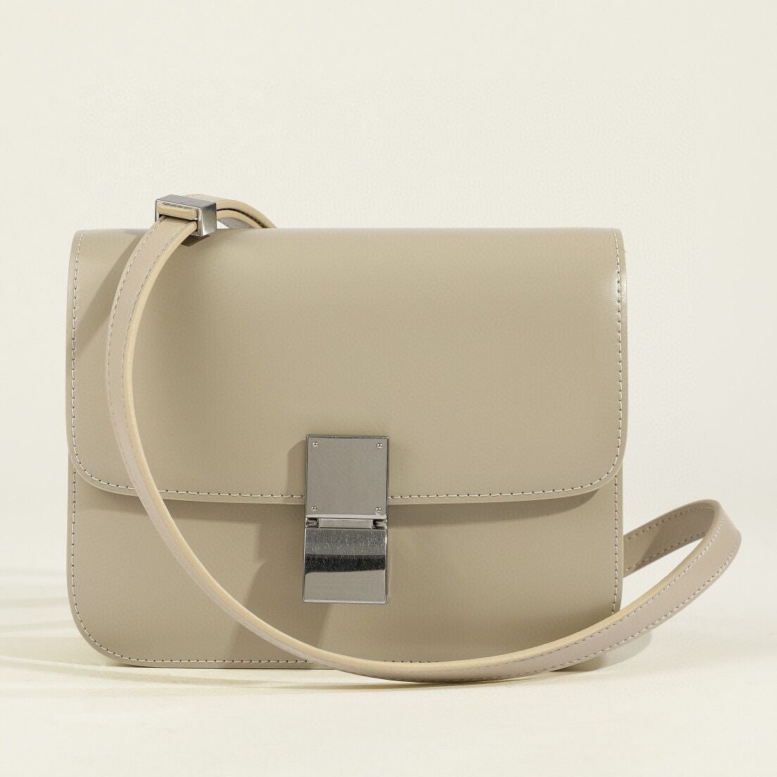 Emma - Klassisk skuldertaske med flap